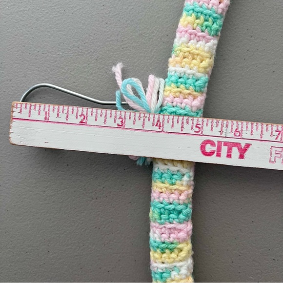 Hand Crocheted Baby Blanket & Four Matching Hangers Set - New - Picture 7 of 10